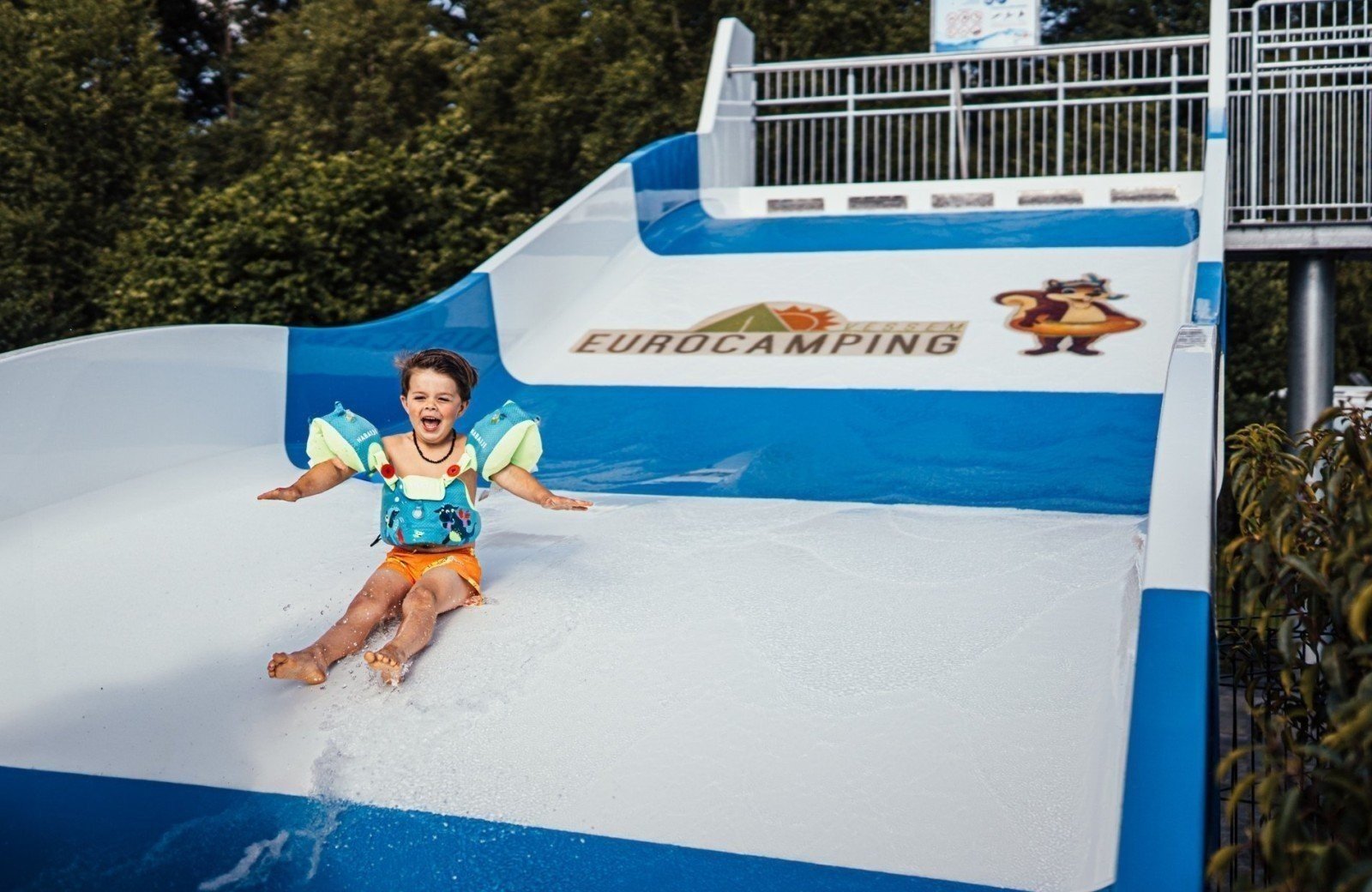 Plons in het zwembad!